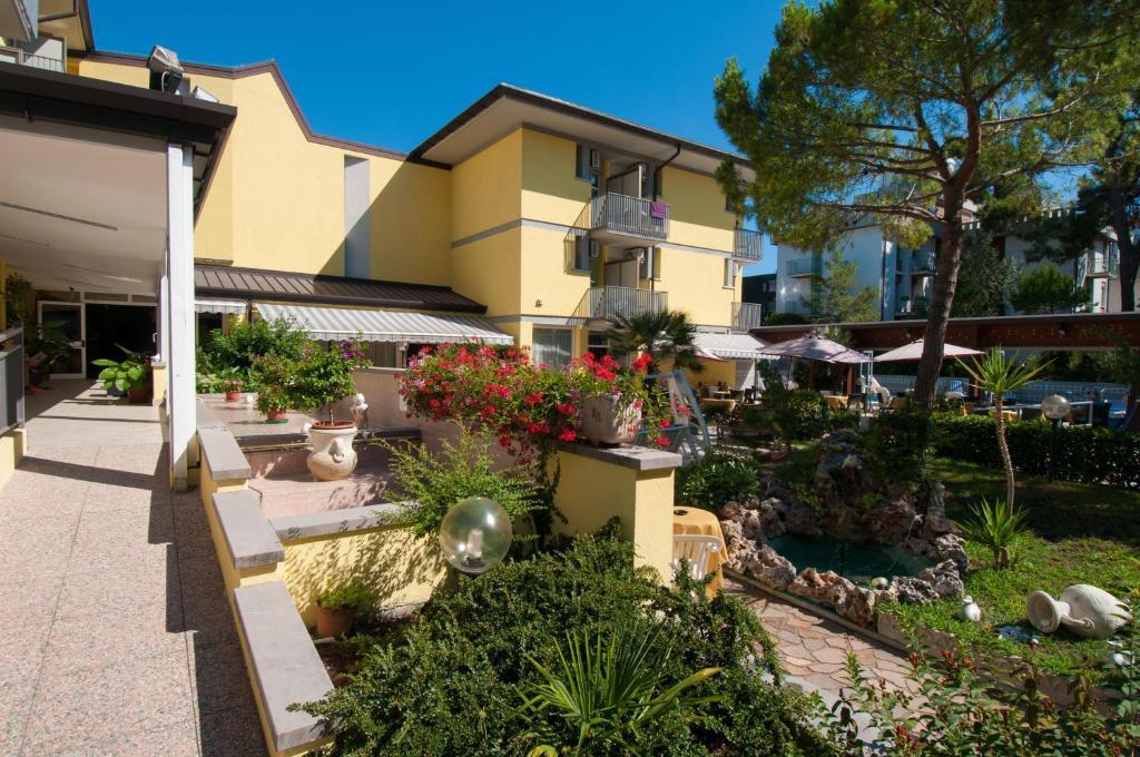 Hotel Ai Pini Grado Exterior photo